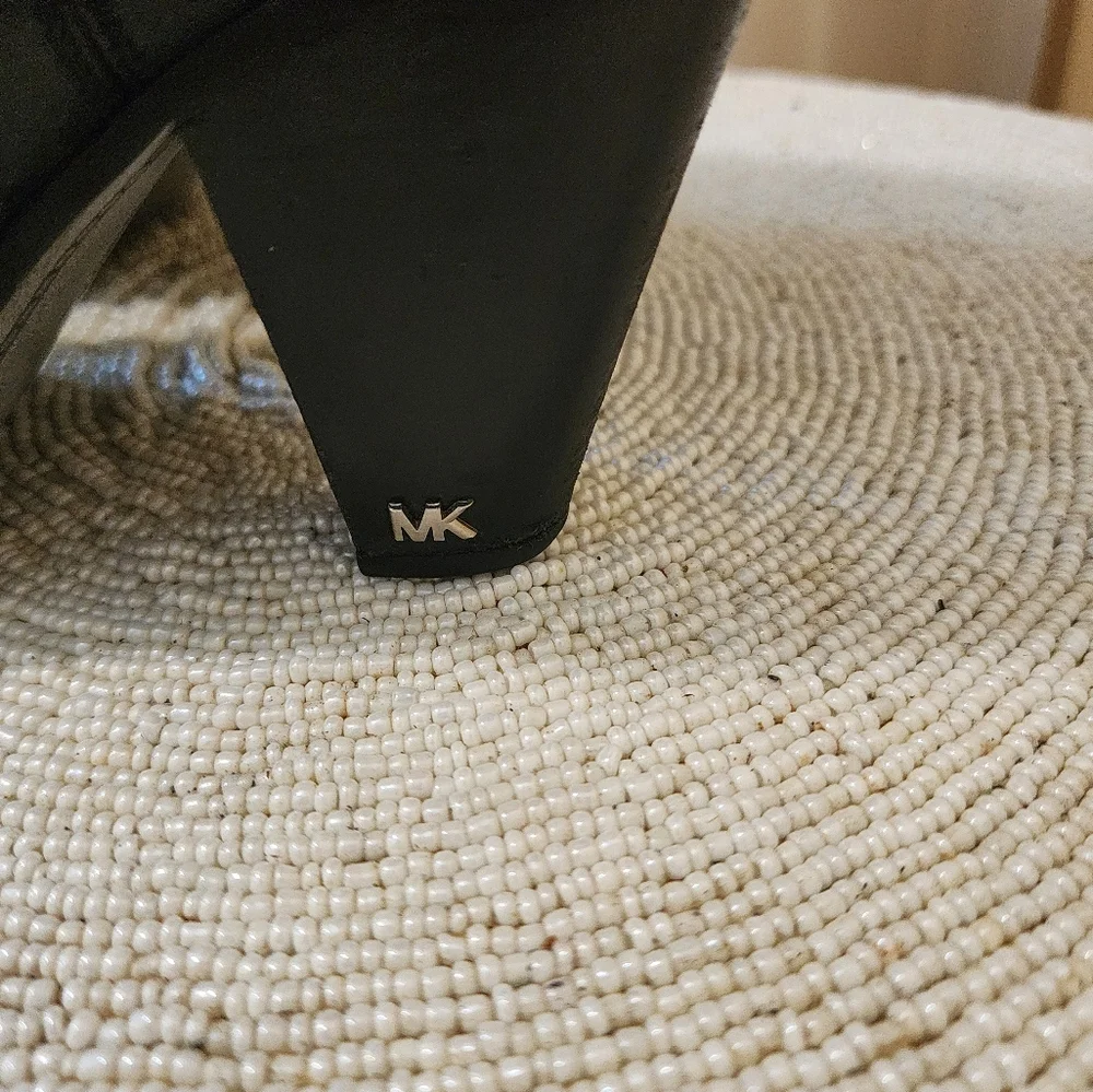 Michael Kors Leather Boots siz7.Conditin Ok.See 2 Last Picture Small Skrach .7 - Picture 7 of 10